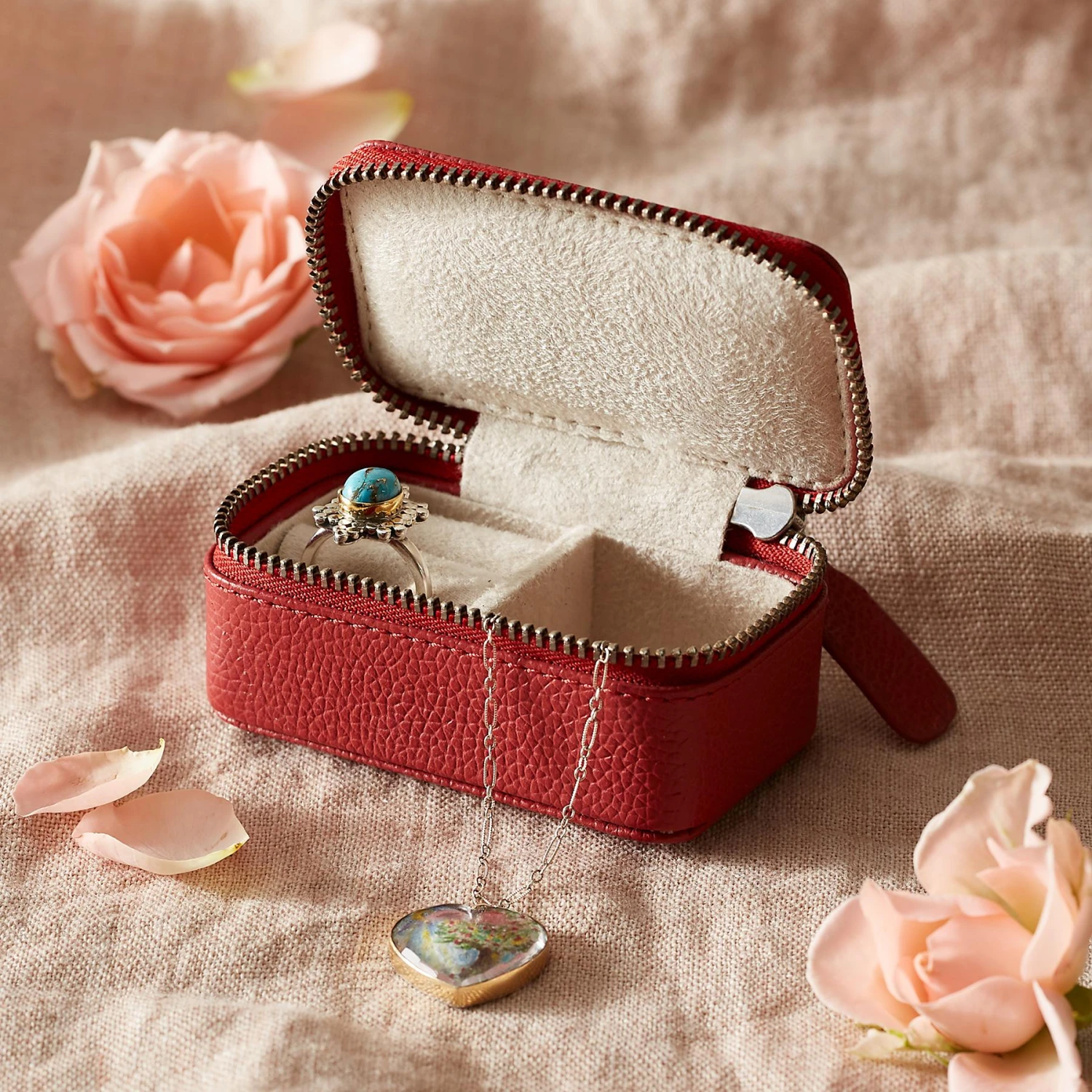 Radiant Jewels -Radiant Jewels 1d8f3771 4074 4c9a bb74 0cc10763ac16